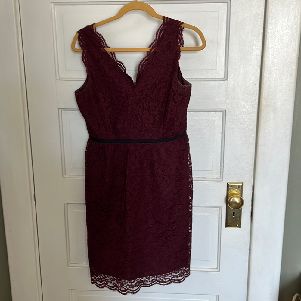 Ann Taylor LOFT 6P Burgundy Lace Dress w/ black ribbon trim at waist.